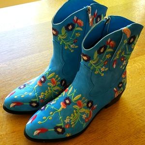 Women's cowgirl boots